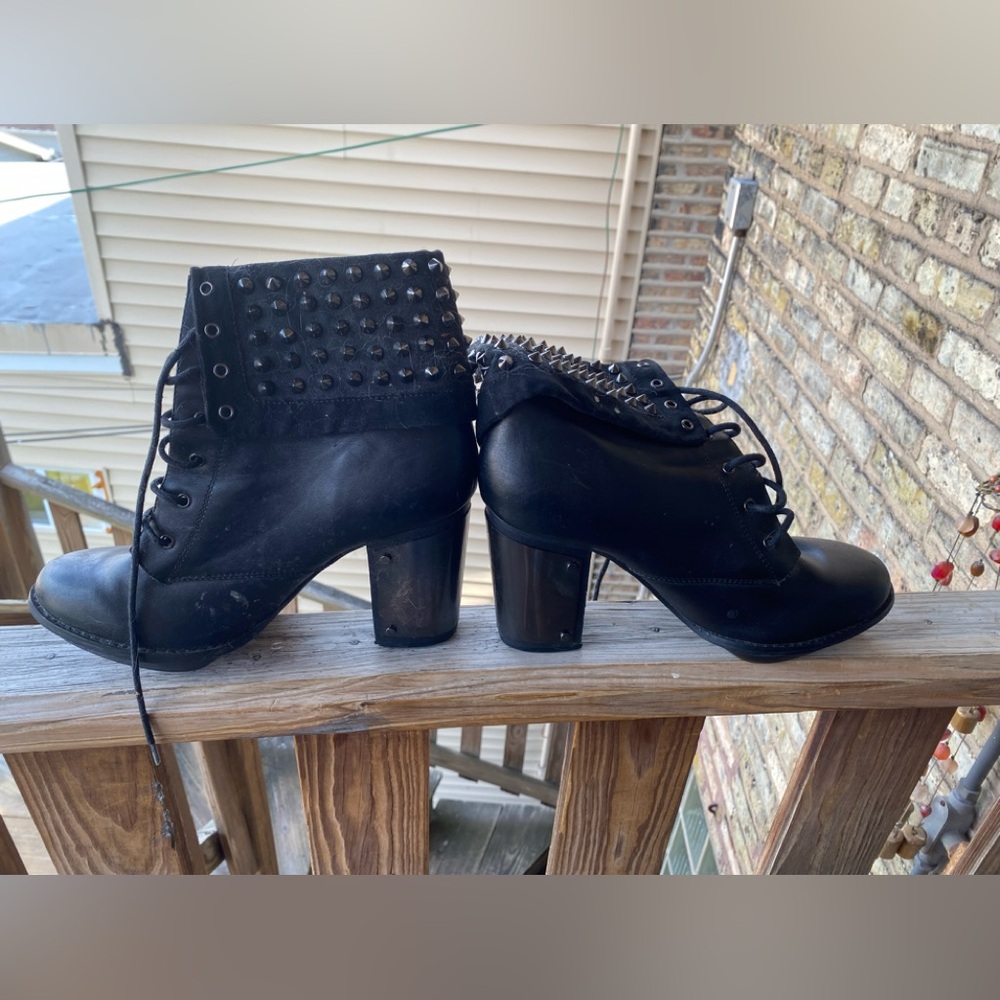 Black spike 4inch boots.